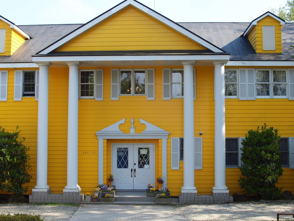 Country House Paddington, Japan