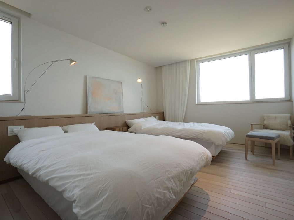 Sansui Lakeside Villa, Japan
