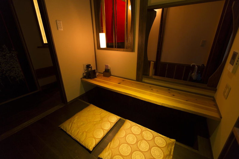 Kurenai-An Private Machiya in Downtown Kyoto, Kyoto, Japan