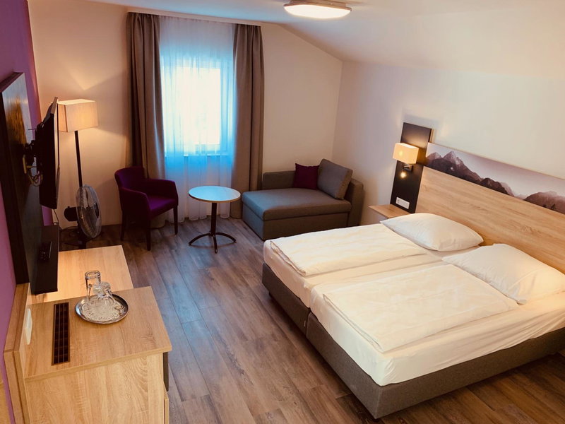 Pension Lindenhof, Grasbrunn, Germany