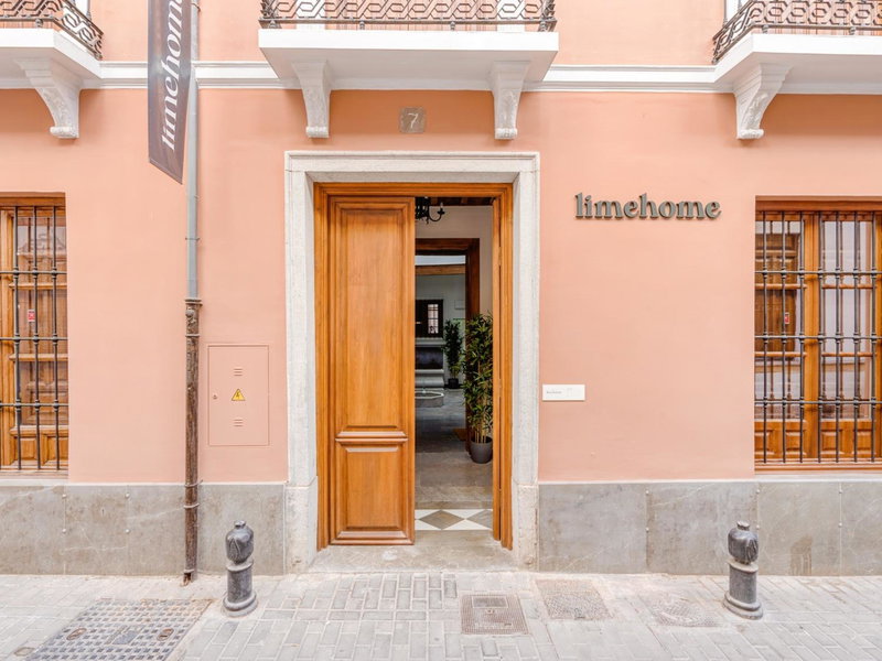 Limehome Granada Calle Mirasol, Granada, Spain