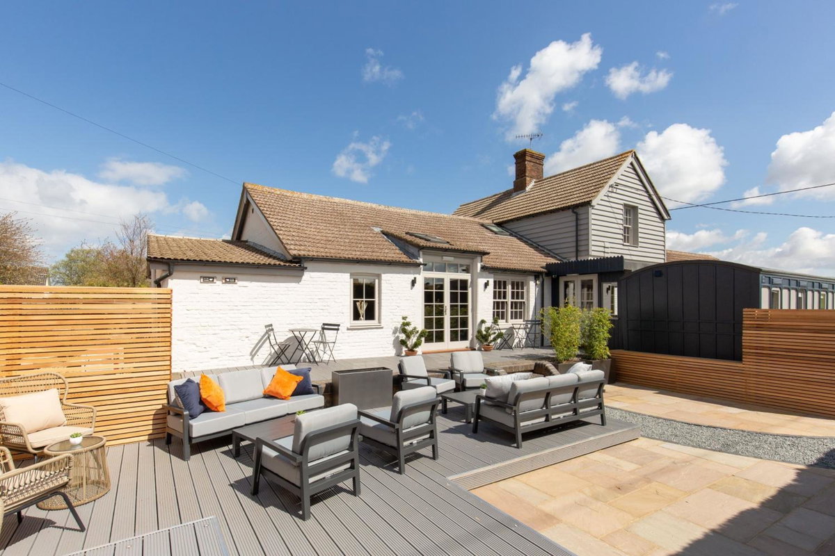 Hotel · The Railway Hotel by Barefoot Retreats, Burnham Market