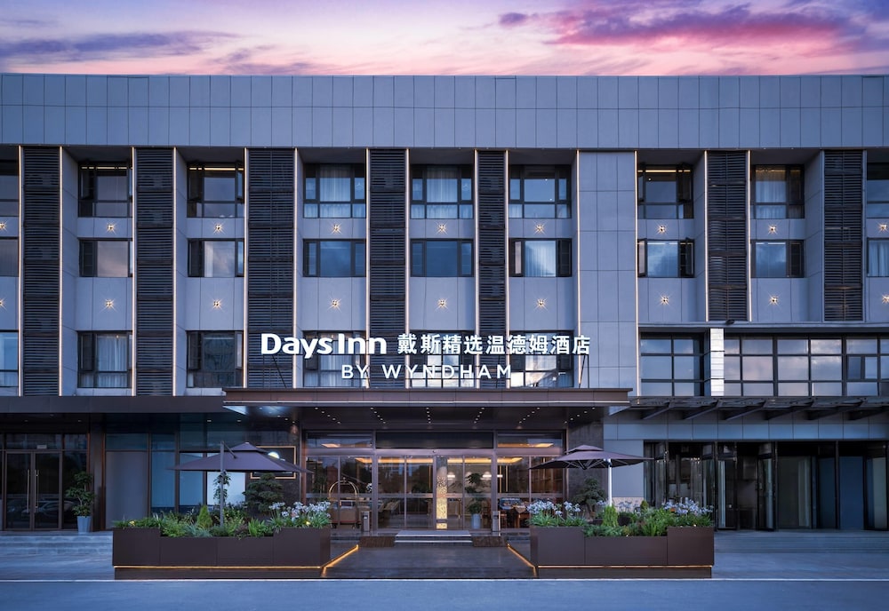 Hotel · Days Inn By Wyndham Enshi Transport Center Station, Enshi