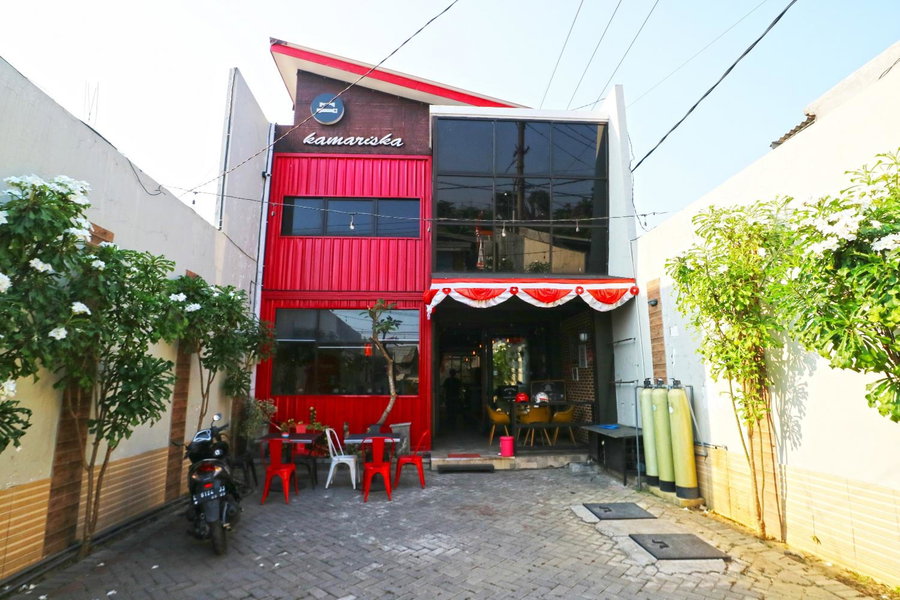 Kamariska Hostel, Sedati, Indonesia