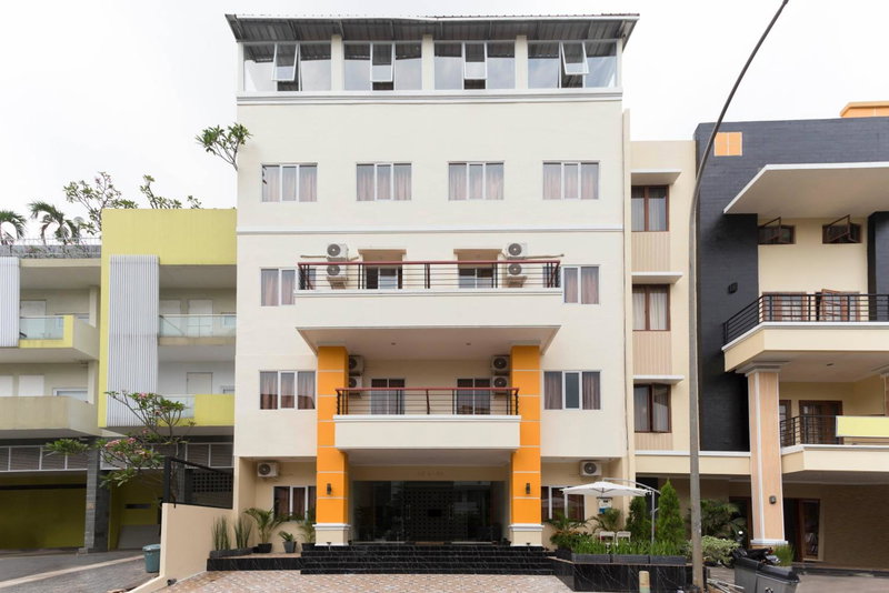 RedDoorz Plus @ Boulevard Residence BSD, Tangerang, Indonesia