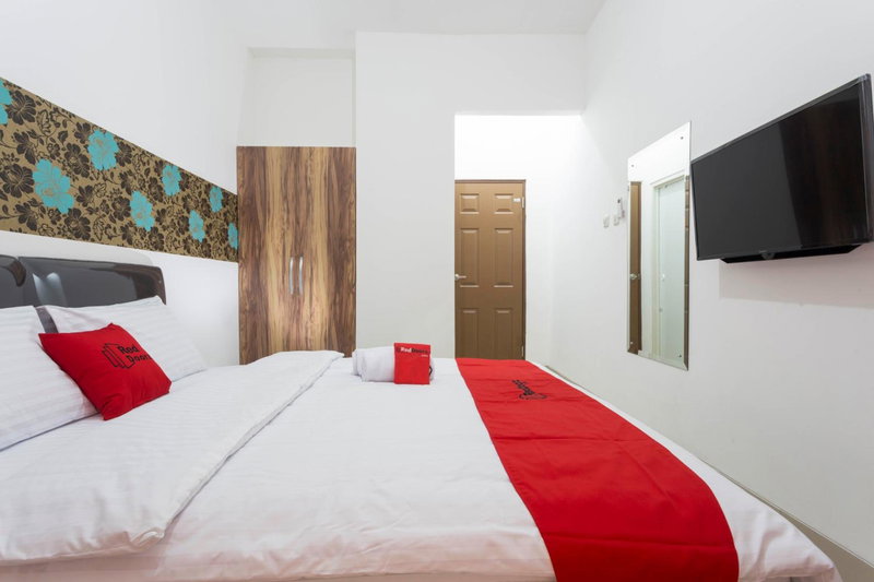 RedDoorz Plus @ Boulevard Residence BSD, Tangerang, Indonesia