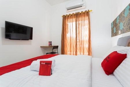 RedDoorz Plus @ Boulevard Residence BSD, Tangerang, Indonesia