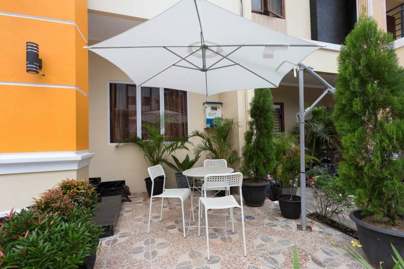 RedDoorz Plus @ Boulevard Residence BSD, Tangerang, Indonesia