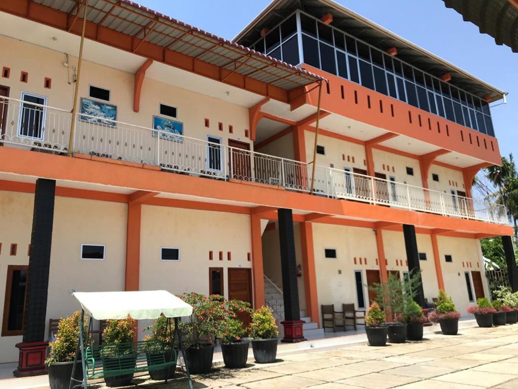 Penginapan Intan Bandara, Indonesia