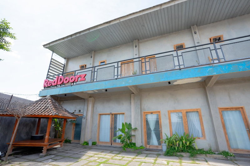 RedDoorz Syariah near Lombok Epicentrum Mall, Mataram, Indonesia