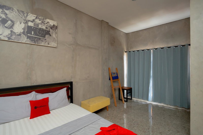 RedDoorz Syariah near Lombok Epicentrum Mall, Mataram, Indonesia