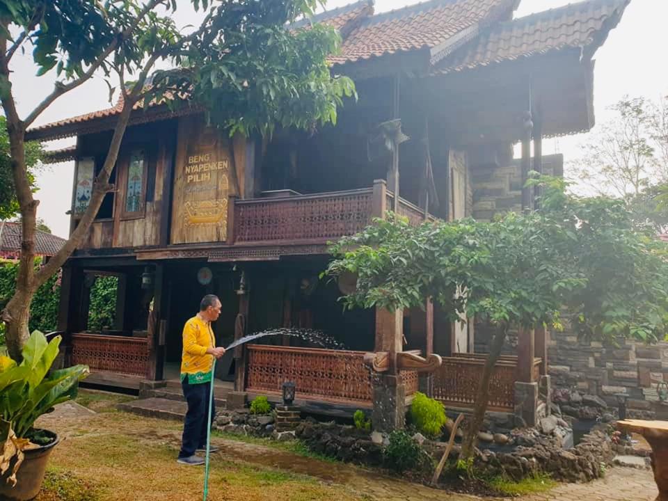Nuwono Tasya Syariah, Indonésie