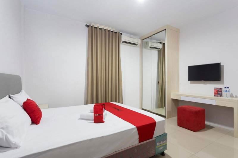 RedDoorz Plus near Cilandak Town Square 2, Jakarta, Indonesia