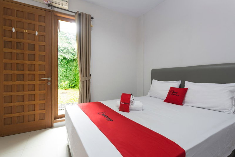 RedDoorz Plus near Cilandak Town Square 2, Jakarta, Indonesia