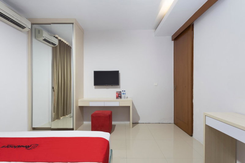 RedDoorz Plus near Cilandak Town Square 2, Jakarta, Indonesia