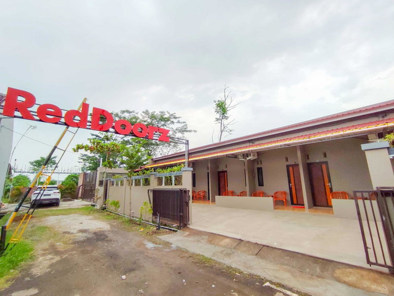 RedDoorz Syariah near Exit Tol Pemalang Comal 2, Tjomal, Indonesia