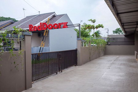 RedDoorz Syariah near Exit Tol Pemalang Comal 2, Tjomal, Indonesia