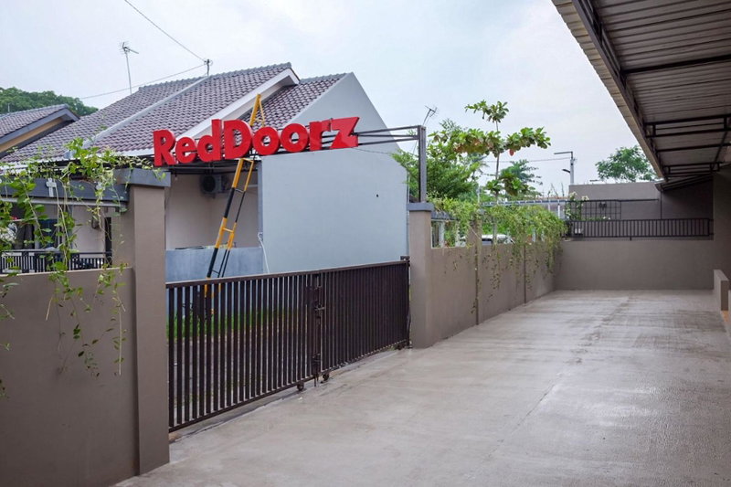 RedDoorz Syariah near Exit Tol Pemalang Comal 2, Tjomal, Indonesia
