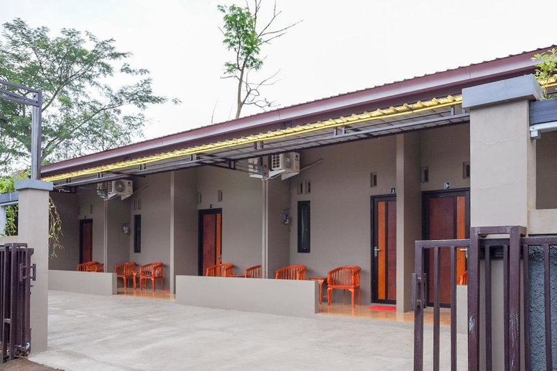 RedDoorz Syariah near Exit Tol Pemalang Comal 2, Tjomal, Indonesia