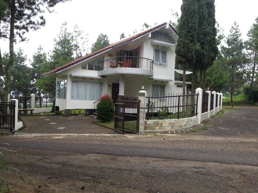 Villa 5cemara, Batureo 1, Indonesia
