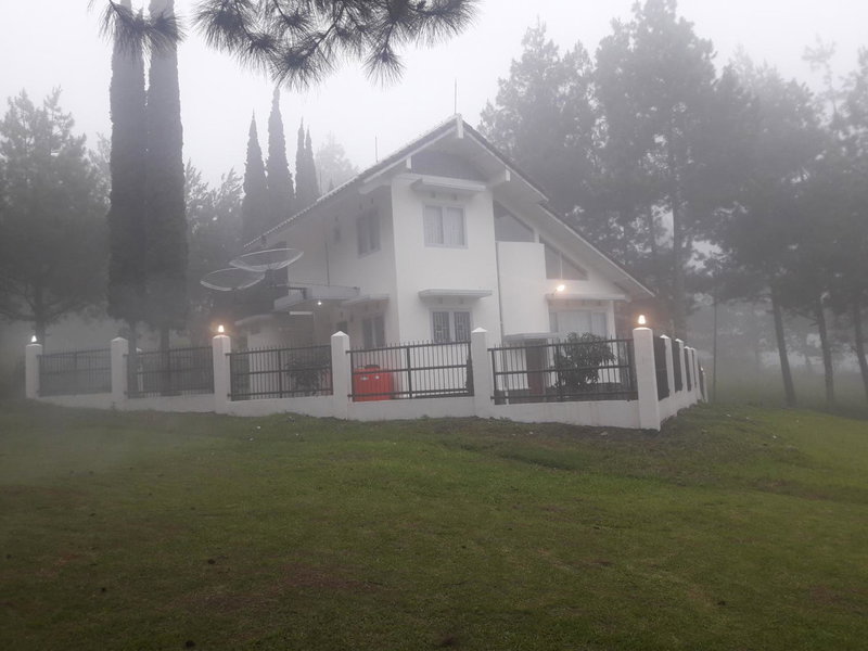 Villa 5cemara, Batureo 1, Indonesia