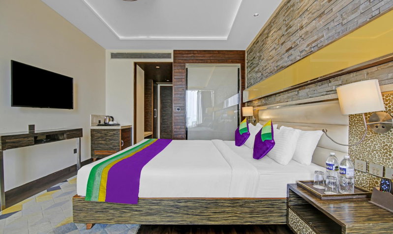 Treebo Premium Arista, Chandīgarh, India