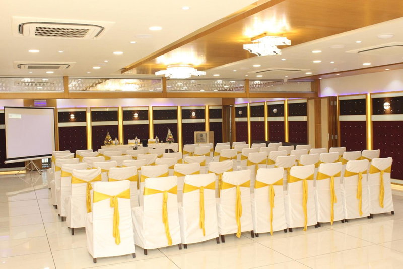 Hotel Royal Shelter, Vapi, India