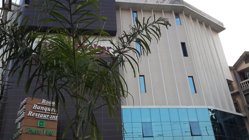 Hotel Royal Shelter, Vapi, India