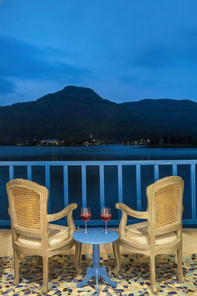 SaffronStays Kairos Athena, Karjat - Greek style pool villa near Camp Max, Karjat, India