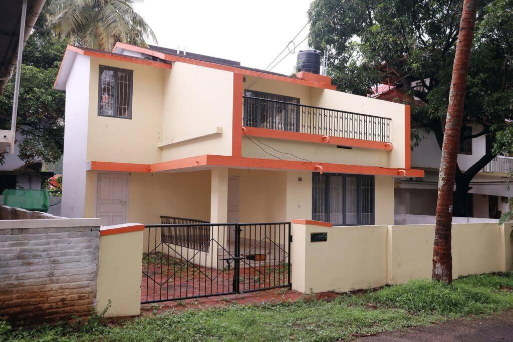 Toms Villa along National highway Thrissur at Nadathara, India