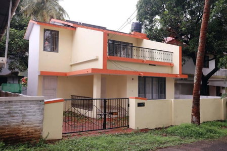 Toms Villa along National highway Thrissur at Nadathara, Trichūr, India
