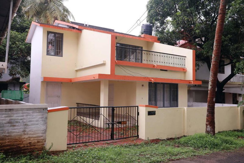 Toms Villa along National highway Thrissur at Nadathara, Trichūr, India