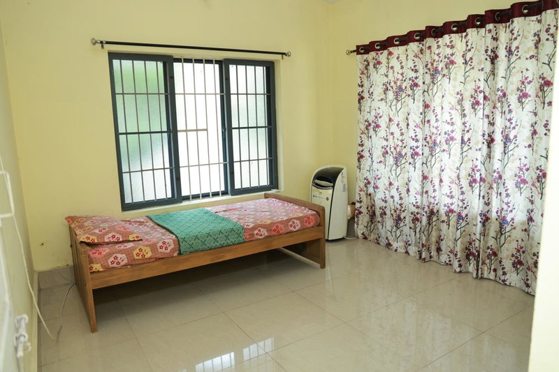 Toms Villa along National highway Thrissur at Nadathara, Trichūr, India