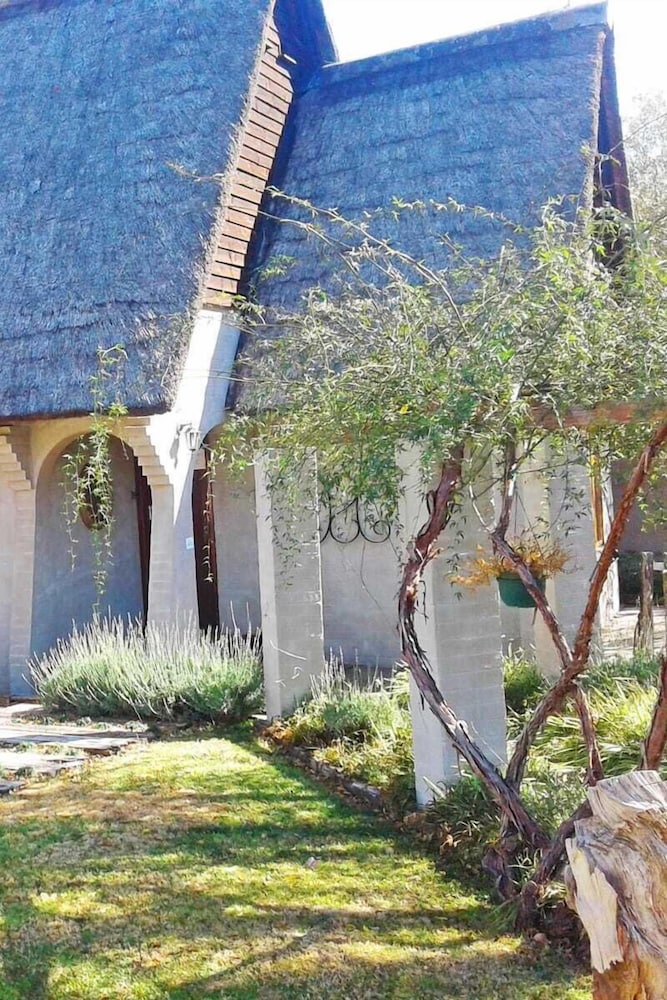 Hotel · Tuscana Villa Guesthouse, Moqhaka