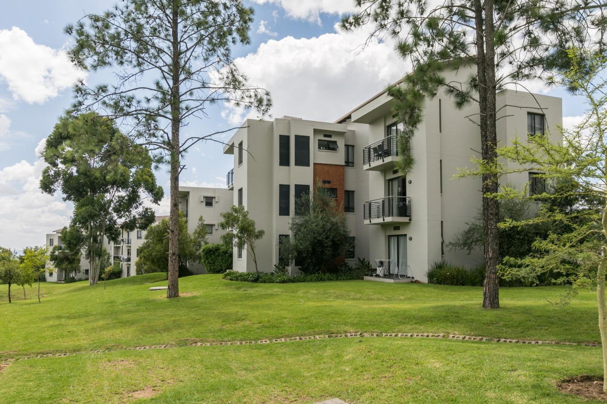 Hotel · Modern apartment in a secure golf estate.WIFI, Roodepoort