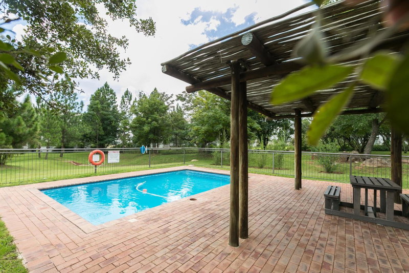 Modern apartment in a secure golf estate.WIFI, Roodepoort, South Africa
