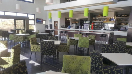 Modern apartment in a secure golf estate.WIFI, Roodepoort, South Africa