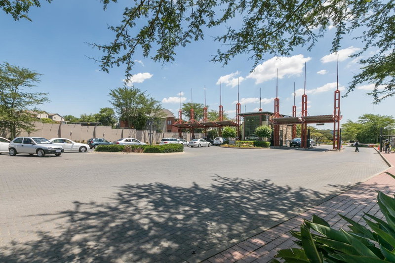 Modern apartment in a secure golf estate.WIFI, Roodepoort, South Africa