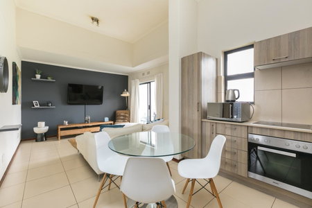 Modern apartment in a secure golf estate.WIFI, Roodepoort, South Africa