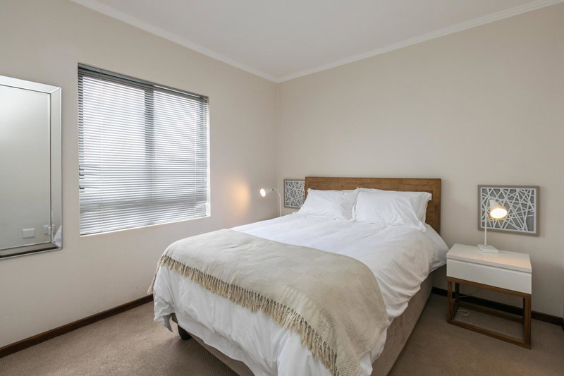Modern apartment in a secure golf estate.WIFI, Roodepoort, South Africa