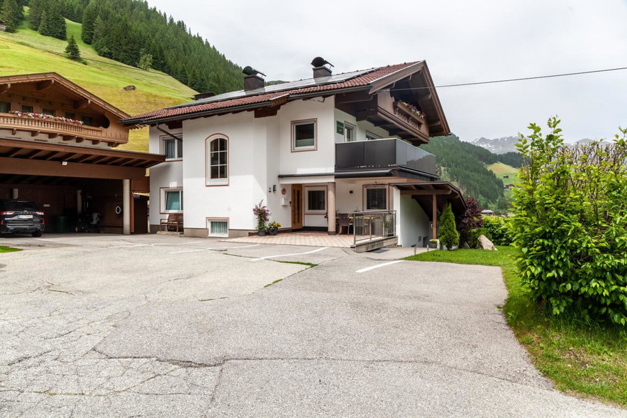 Haus Alpenheim Apartment 3, Tux, Austria