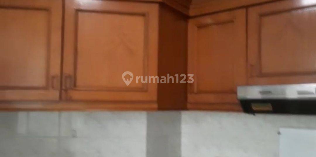 Batavia Apartment, Индонезия