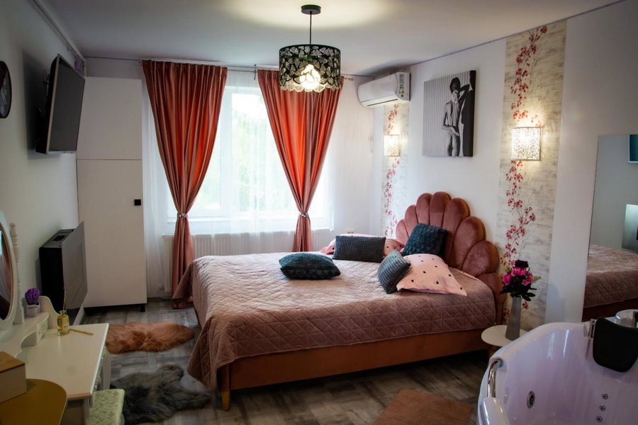 Pink Boutique, Campina, Romania