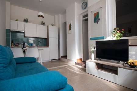 IBIS Your Cosy Oasis With Private Parking and Patio, Split, Croatia