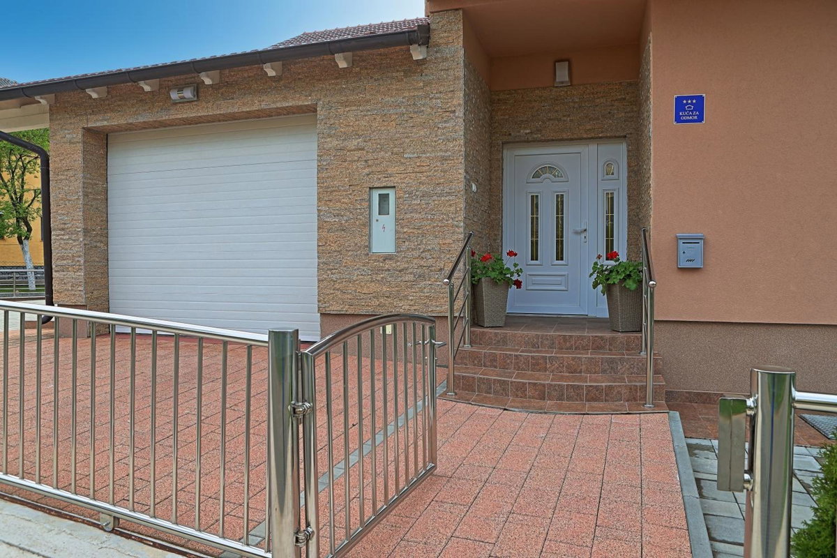 Hotel · Holiday House Lana, Otočac
