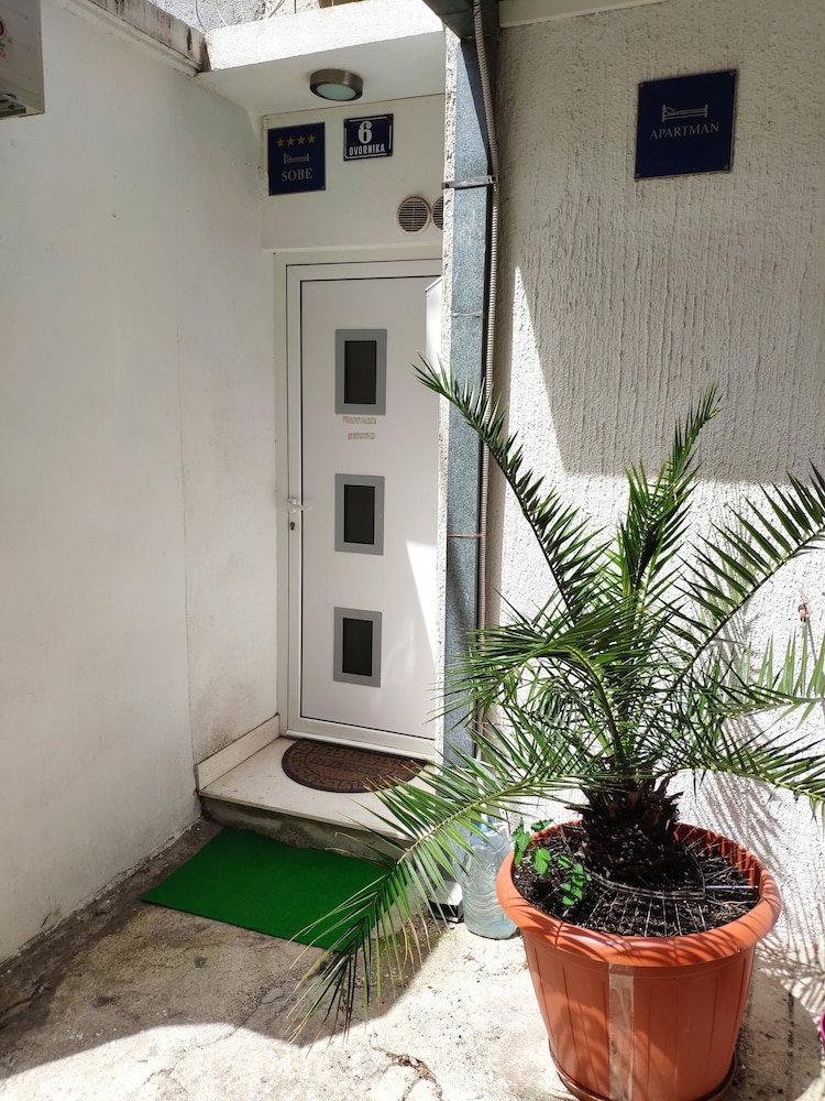 Kuzma Rooms 2, Croatia