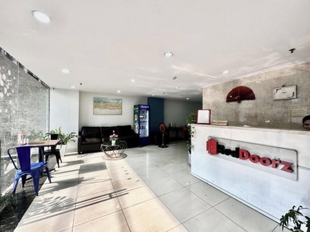 RedDoorz The Jade Hotel Than Nhan Trung, Ho Chi Minh, Vietnam