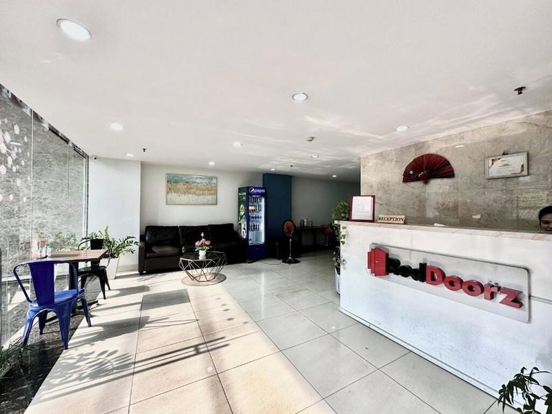 RedDoorz The Jade Hotel Than Nhan Trung, Ho Chi Minh, Vietnam