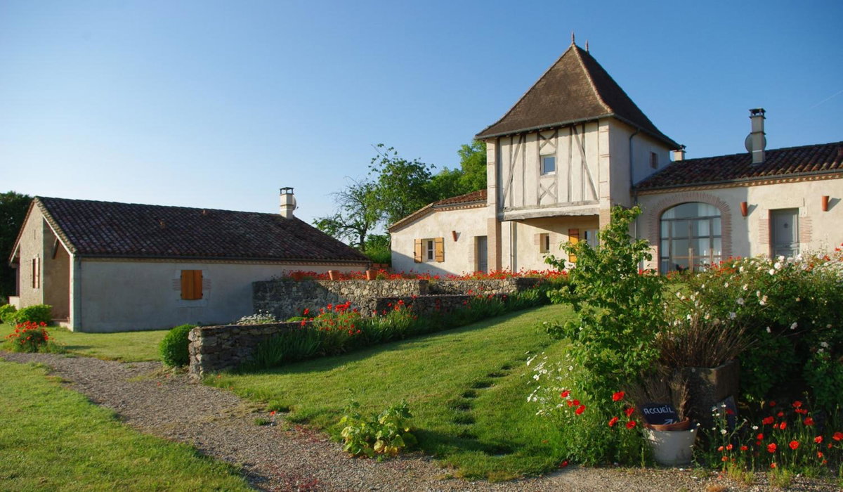 Hotel · Le Hameau des Coquelicots, Damazan