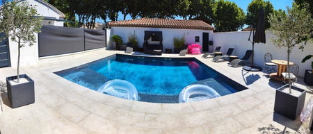 La Suite Côté Pool-House Piscine, Sauna & Jacuzzi privatifs, Istres, France